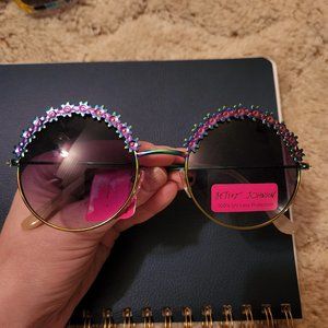 NWT Betsey Johnson - Flower Child sunglasses